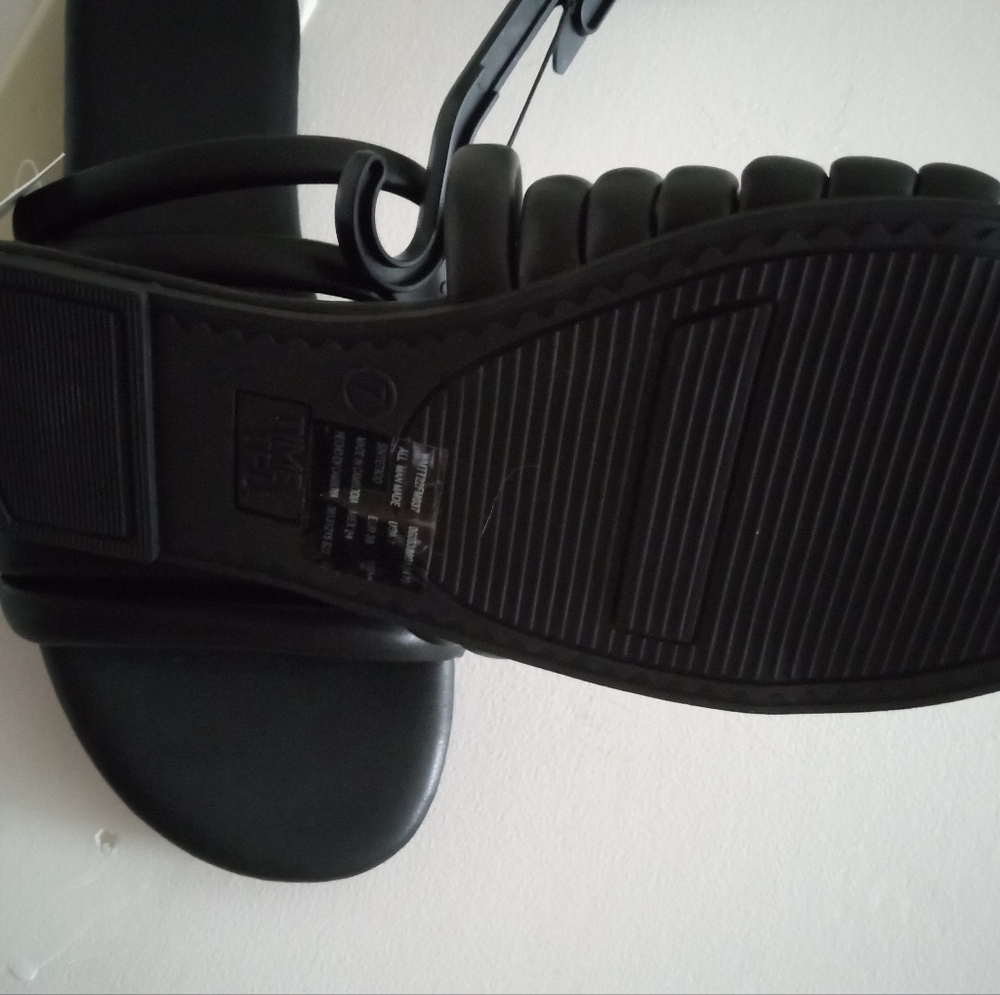 Sandals - Picture 4 of 4